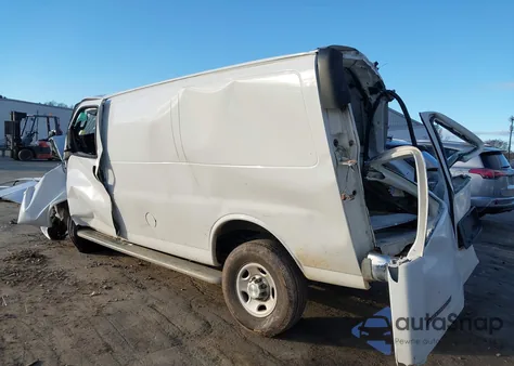 2019 Chevrolet Express 2500 Work Van z USA, uszkodzony, nr VIN 1GCWGAFG6K1232177